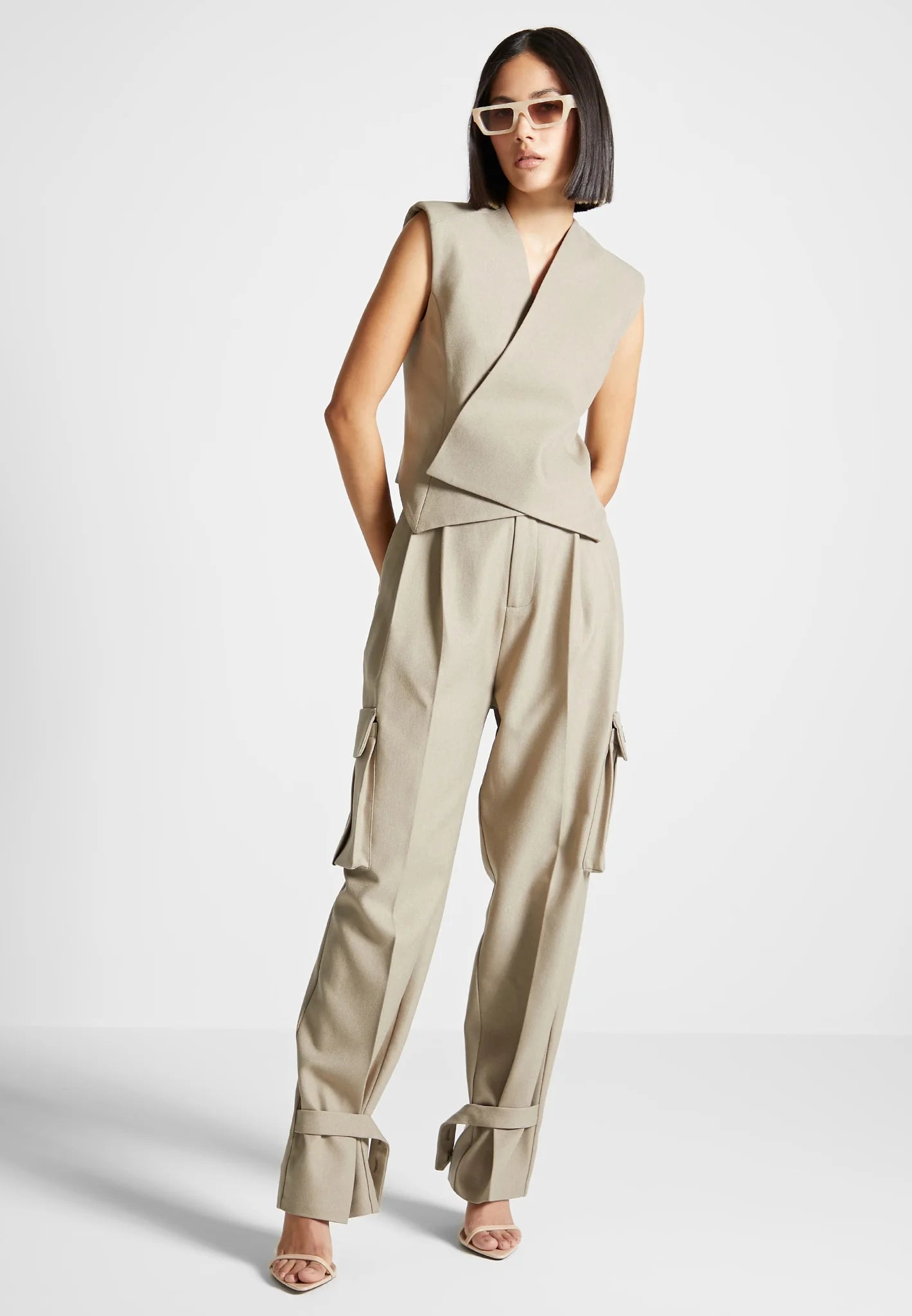 PLEATED CARGO TROUSERS - BEIGE