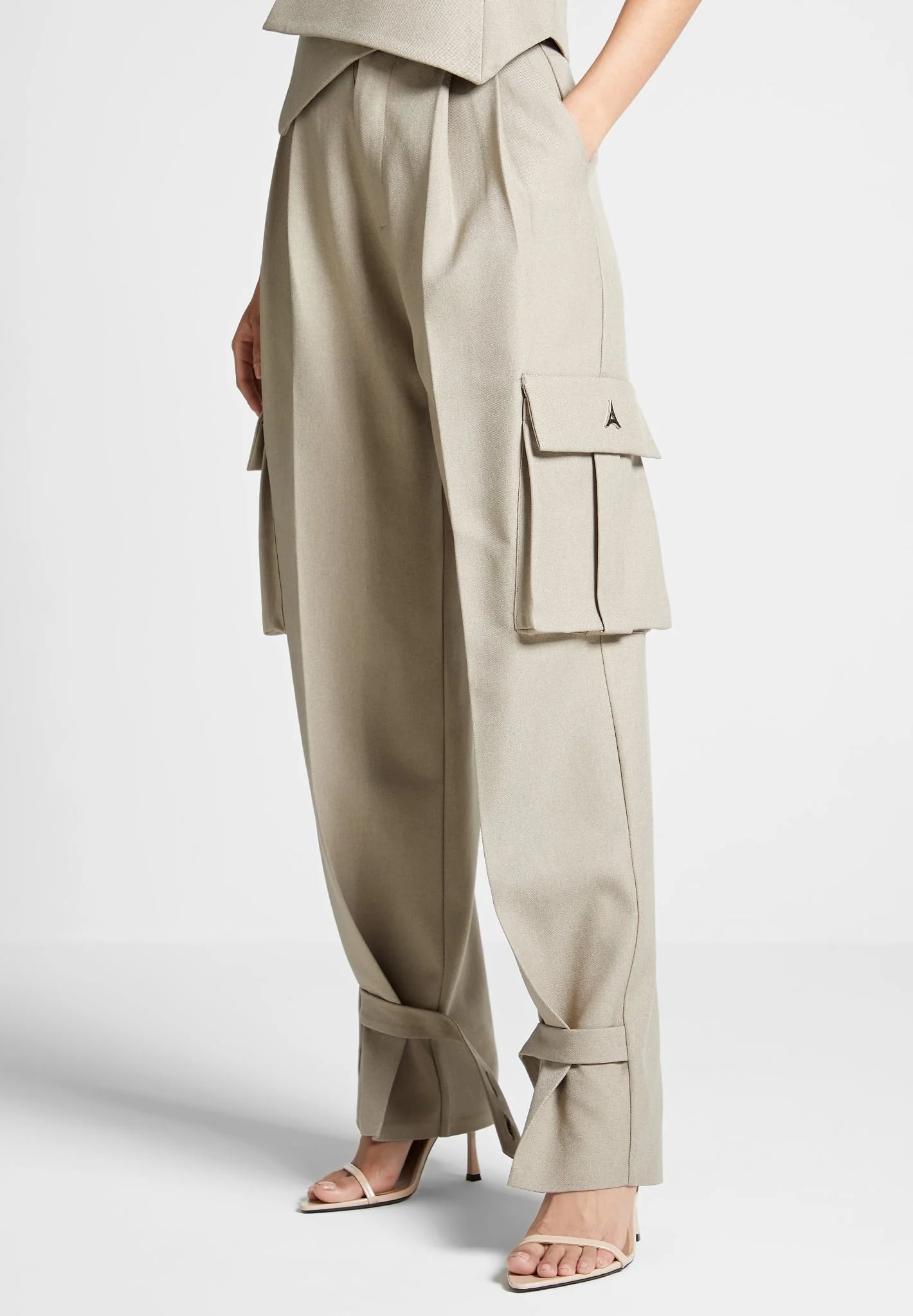 PLEATED CARGO TROUSERS - BEIGE