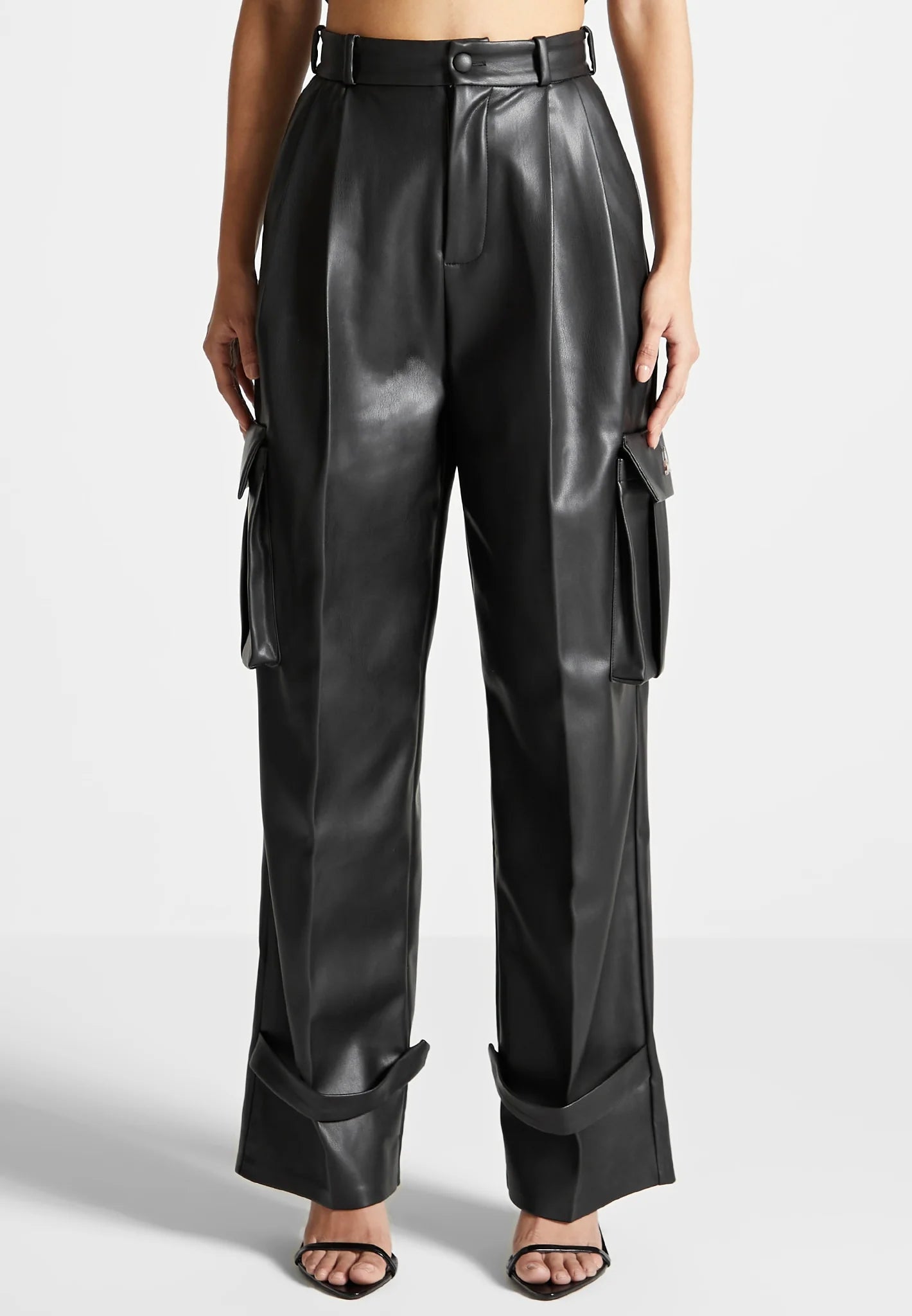 PLEATED CARGO TROUSERS - BLACK